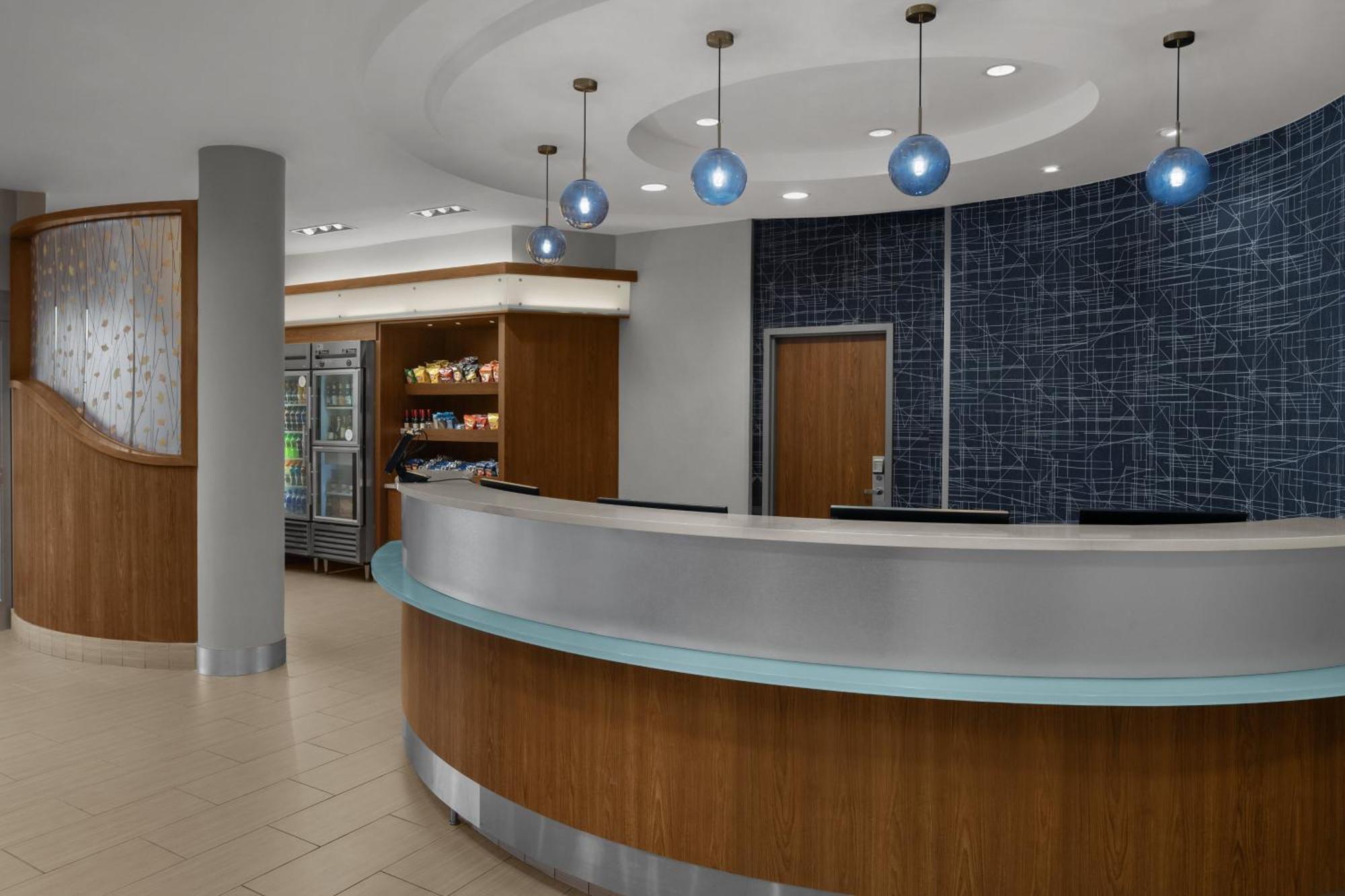 Springhill Intercontinental Airport 3*